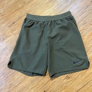 Nike Men's Dark Green Athletic Shorts Size L